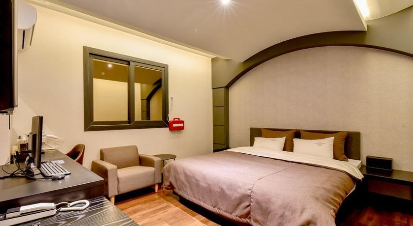 French Code Hotel Changwon Luaran gambar