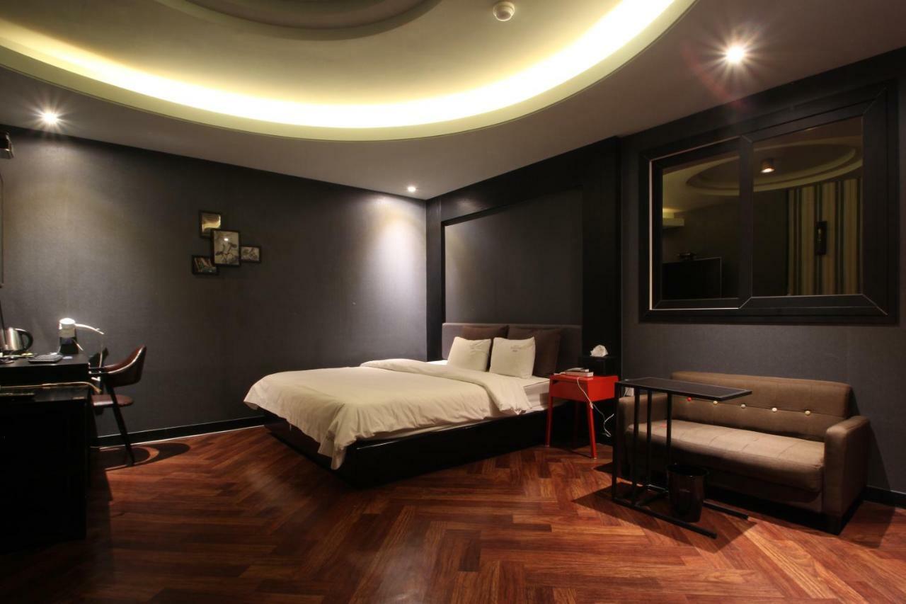 French Code Hotel Changwon Luaran gambar