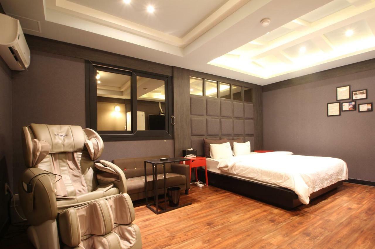French Code Hotel Changwon Luaran gambar